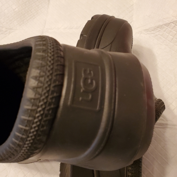Women's UGG Rubber Clogs.  Size 9 NWOT. Black - Picture 2 of 8